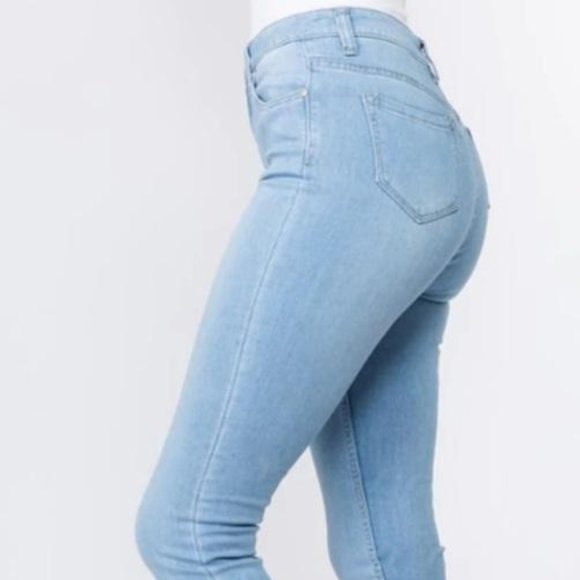 LIGHT BLUE WASH SKINNY JEANS - Picture 2 of 4